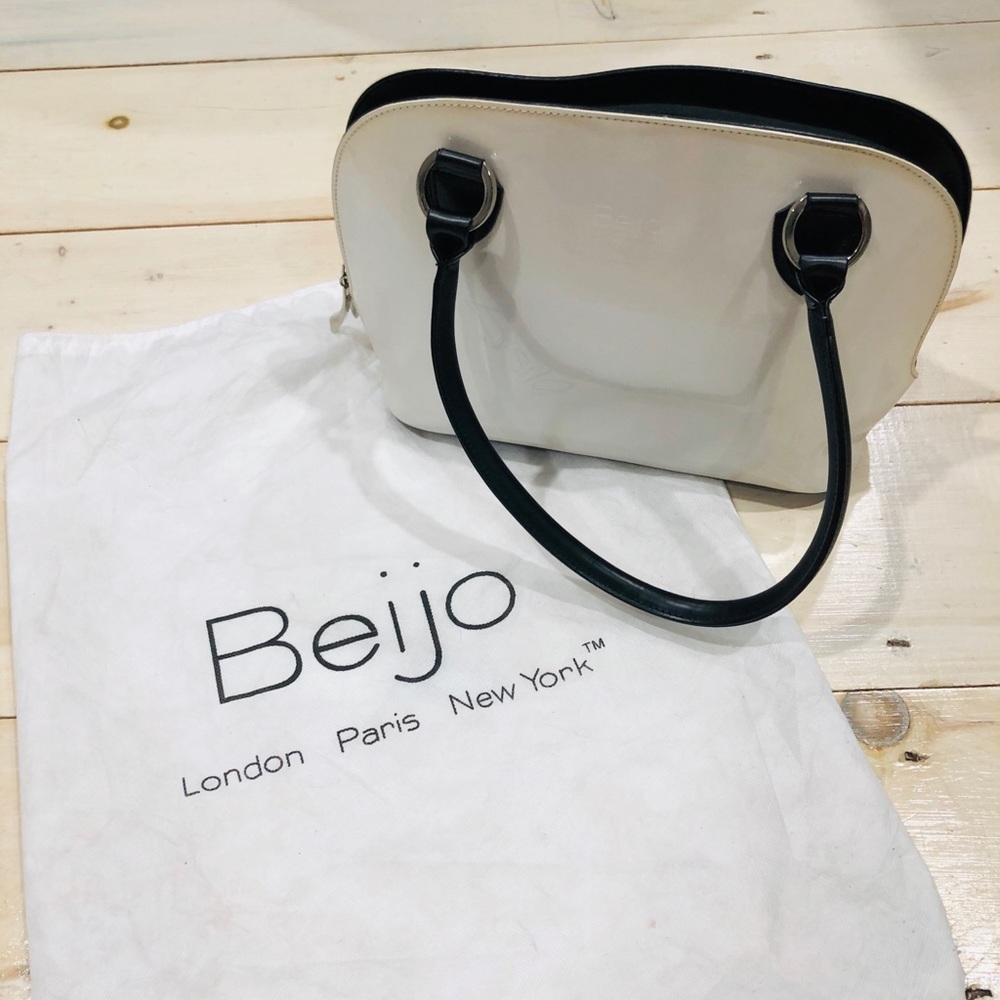 Beijo Pearl White shoulder Carry Handbag Purse